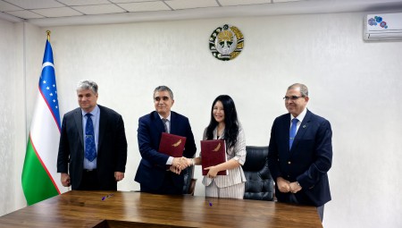 9月9日至11日，milan米兰水集团高级副总裁崔静带领milan米兰水中亚公司一行拜访了乌兹别克斯坦相关业务部委及机构，并与乌兹别克斯坦水利部、灌溉水利问题研究所分别签署了合作谅解备忘录。