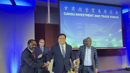 在甘肃省委书记、省人大常委会主任胡昌升见证下，milan米兰水集团在南非约翰内斯堡与东南非农业合作联盟、南非灌溉发展局、中国进出口银行甘肃分行等多家机构签署合作协议。