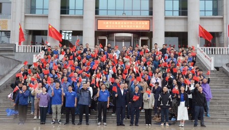 milan米兰水集团在天津举行庆祝中华人民共和国成立75周年升国旗仪式。